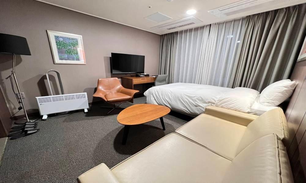 Raonstay In Perla Hotel Чинджу Экстерьер фото